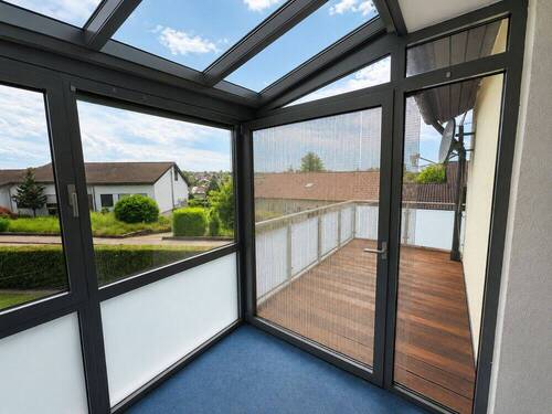 Balkon und Wintergarten - 3,5 Zimmer Etagenwohnung mit Wintergarten und Balkon mit zusätzlichem Zimmer + Bad im Dachgeschoss
