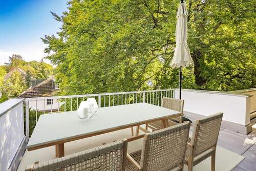 Digitale Wohnidee Dachterrassse - Toplage am Isarhochufer: Lichterfüllte, renovierte 2-Zimmer-Wohnung mit Dachterrasse