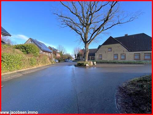 Zufahrt über die Dorfstraße - Grundstück zum Kaufen in Borgwedel