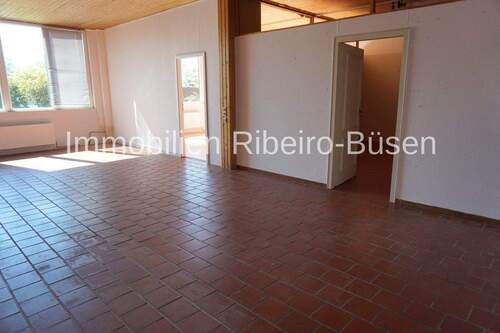 Der große Büroraum mit Blick in die anderen beiden Räume - 