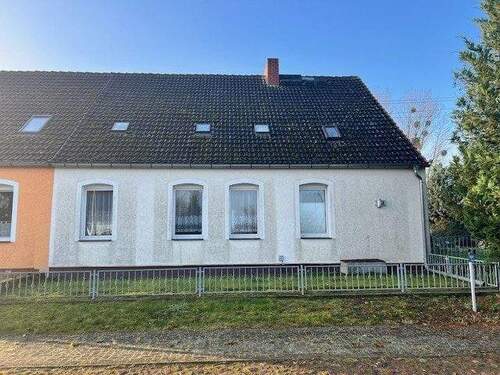 Frontansicht - 5 Zimmer Doppelhaushälfte in Galenbeck