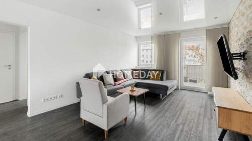 Wohnzimmer 1 - 4 Zimmer Etagenwohnung zum Kaufen in Ludwigshafen am Rhein