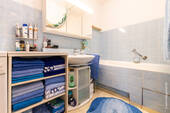 Badezimmer mit Wanne - 