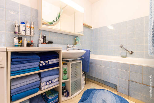 Badezimmer mit Wanne - 