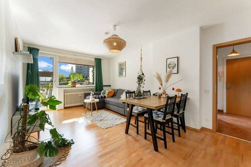 Wohnzimmer - 2 Zimmer Etagenwohnung zum Kaufen in Köln