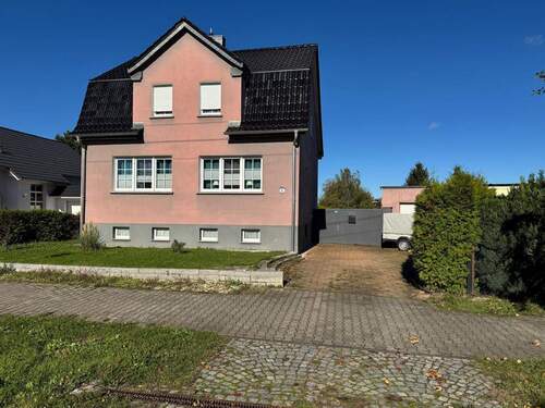 Hausansicht Straßenseite - 5 Zimmer Einfamilienhaus zum Kaufen in Dessau-Roßlau