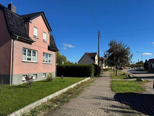 Seitenansicht Haus - 5 Zimmer Einfamilienhaus in Dessau-Roßlau