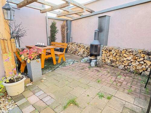 Sitzgruppe am Haus - 