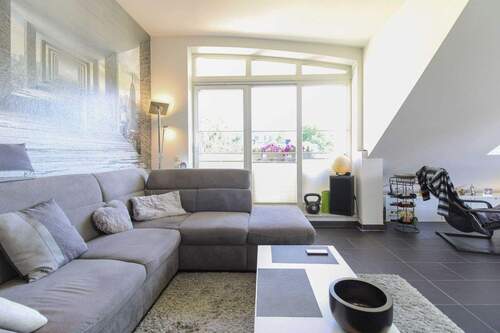 Wohnzimmer - 2 Zimmer Einfamilienhaus zum Kaufen in München