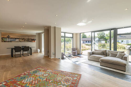 Wohnzimmer - Großzügiges Wohnen in idyllischer Lage