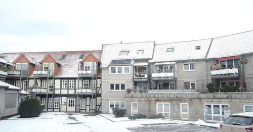 Rückansicht mit Balkon - 3 Zimmer Etagenwohnung zur Miete in Northeim