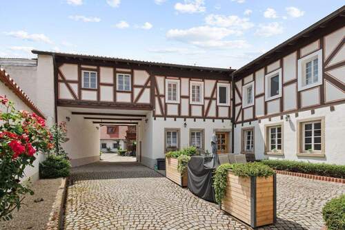 Torhaus vorderer und hinterer Hof - 3 Zimmer Mehrfamilienhaus, Wohnhaus zum Kaufen in Flonheim