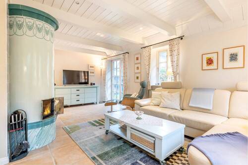 Wohnen - mit antikem Kachelofen - 