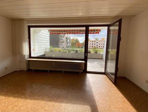 Wohnbereich mit Loggia - 3 Zimmer Etagenwohnung zum Kaufen in Garbsen