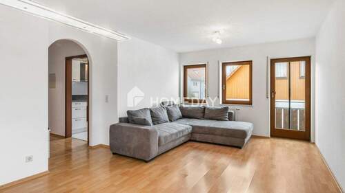 Wohnzimmer 1 - 3 Zimmer, 2 Balkone und eine Lage, die Familien überzeugt und Pendlern alle Wege öffnet