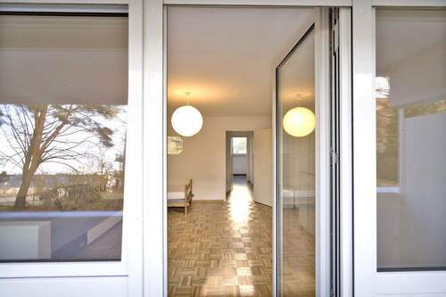 Blick ins Wohnzimmer - 