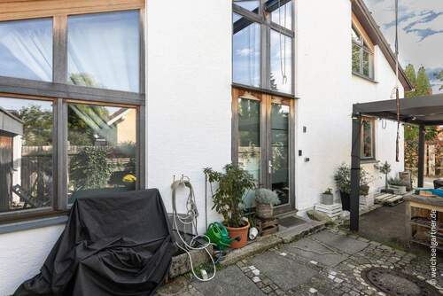 Eingangsbereich Ateliergebäude - 7 Zimmer Einfamilienhaus in Kirchheim bei München