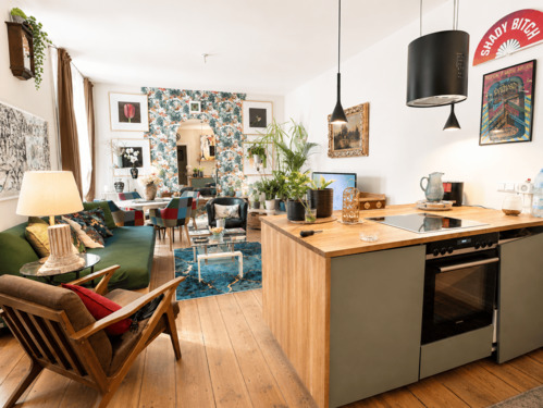 Wohnzimmer - Gemütliche Altbauwohnung im ruhigen Hinterhaus - mitten in Kreuzberg