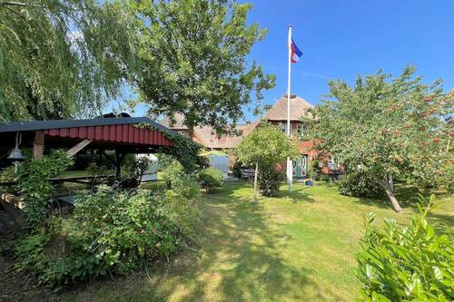 Gartenansicht mit Obstbaumbestand u. Grillplatz - 7 Zimmer Mehrfamilienhaus, Wohnhaus in Oevenum