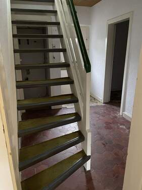 Treppenaufgang - Einfamilienhaus mit 80,00 m&sup2; in Oberhausen zum Kaufen