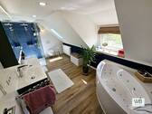 Badezimmer DG mit Whirlpool (DG) - 