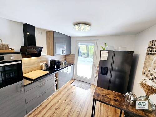 Moderne Küche (EG) - 5 Zimmer Doppelhaushälfte zum Kaufen in Wolfsburg