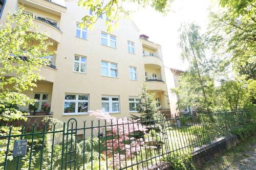 Gebäudeansicht - Vermietete Altbauwohnung mit Balkon im exklusiven Villenviertel!