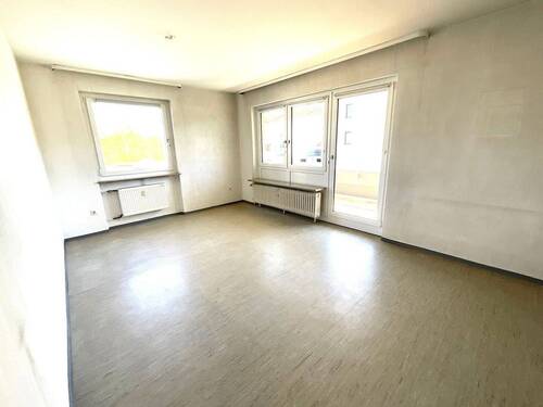Wohnzimmer - 2 Zimmer Etagenwohnung zur Miete in Pegnitz