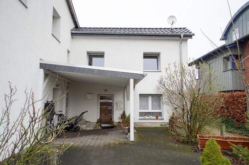 Hauseingang 2 und 3 - 1 Zimmer Mehrfamilienhaus, Wohnhaus in Salzkotten