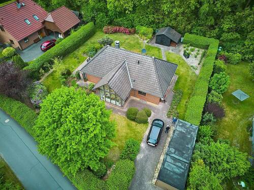 Viel Sonne und Privatsphäre - Wohnen am Waldrand und mitten im Dorf - Haus mit Wintergarten und Ausbaureserve in Handeloh