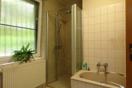 Dusche mit niedriger Kante - 