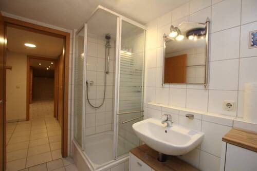 Duschbad im Untergeschoss - 