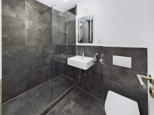 Badezimmer mit begehbarer Dusche - 