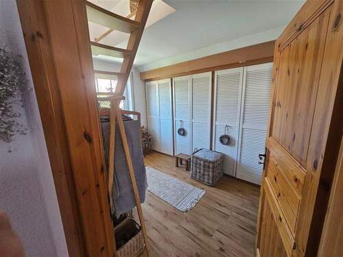 3. Zimmer und Aufgang zum Dachboden - 