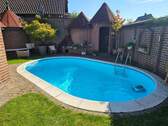 Beheitzbarer Pool mit Warmwasser-Duschhäuschen - 