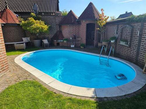 Beheitzbarer Pool mit Warmwasser-Duschhäuschen - 
