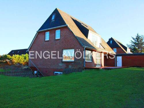 Hausansicht - Etagenwohnung mit 60,00 m² in Wenningstedt zur Miete