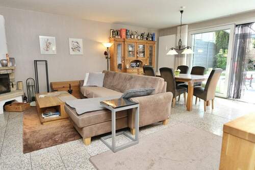 Wohnzimmer mit Essbereich EG - 1 Zimmer Mehrfamilienhaus, Wohnhaus in Mönchengladbach