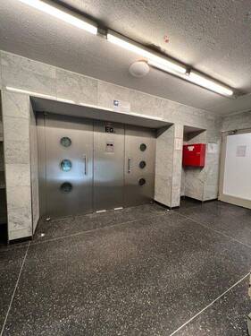 Hauseingang (1) - Etagenwohnung mit 46,90 m&sup2; in Köln / Riehl zum Kaufen