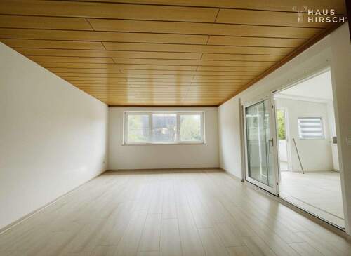 Wohnzimmer/ im Renovierungszustand - 6 Zimmer Mehrfamilienhaus, Wohnhaus zum Kaufen in Duisburg-Walsum