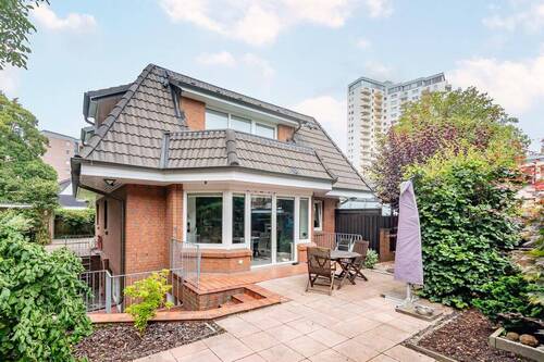 Objektbild - 5 Zimmer Mehrfamilienhaus, Wohnhaus zum Kaufen in Reinbek