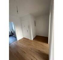 NEU Saniert, HH-Farmsen, 2,5 Zimmer Wohnung im 2.OG mit Balkon !Bitte beachten Sie unsere Fragen! - Hamburg Farmsen-Berne