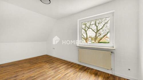 1. OG Schlafzimmer 1 - 