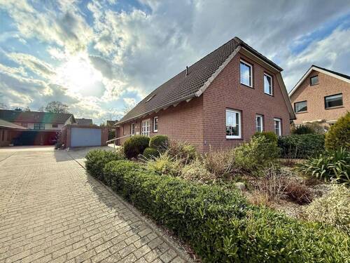 Ansicht Vorgarten - 8 Zimmer Einfamilienhaus in Uelzen