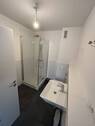 Bad mit Dusche und WC - 
