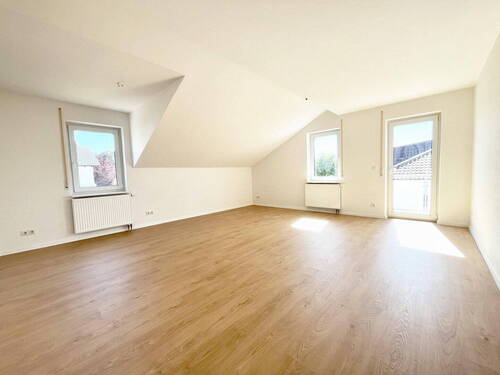 Wohnzimmer - Rodgebiet: Helle moderne grosszügige 3.5 Zimmer Maisonette Wohnung