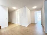 Flur - Etagenwohnung mit 103,00 m&sup2; in Pforzheim zur Miete