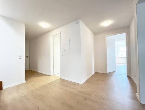Flur - Etagenwohnung mit 103,00 m&sup2; in Pforzheim zur Miete