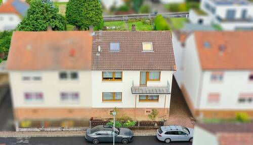 Luftaufnahme - Großzügiges Einfamilienhaus mit Partyhaus in ruhiger Lage