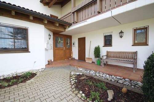 Platz zum Verweilen vor dem Haus - 